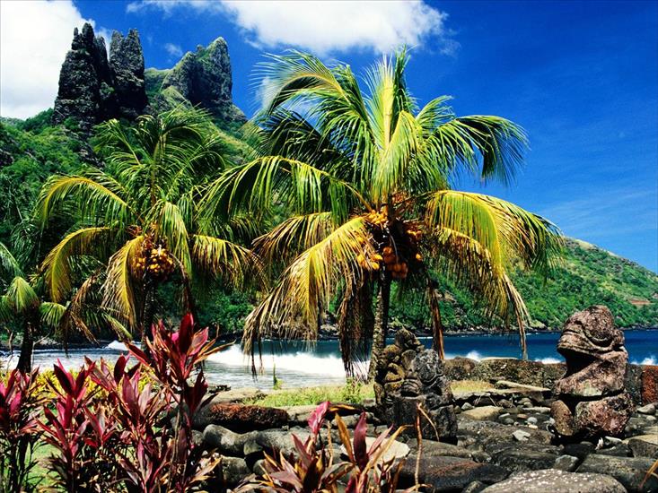 Tapety Na Pulpit - The Hatiheu Beachfront on Nuku Hiva, Marquesas Islands, Fren.jpg