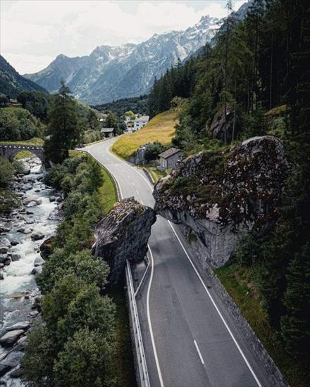 na świecie - Szwajcaria Całujące Skały.jpg